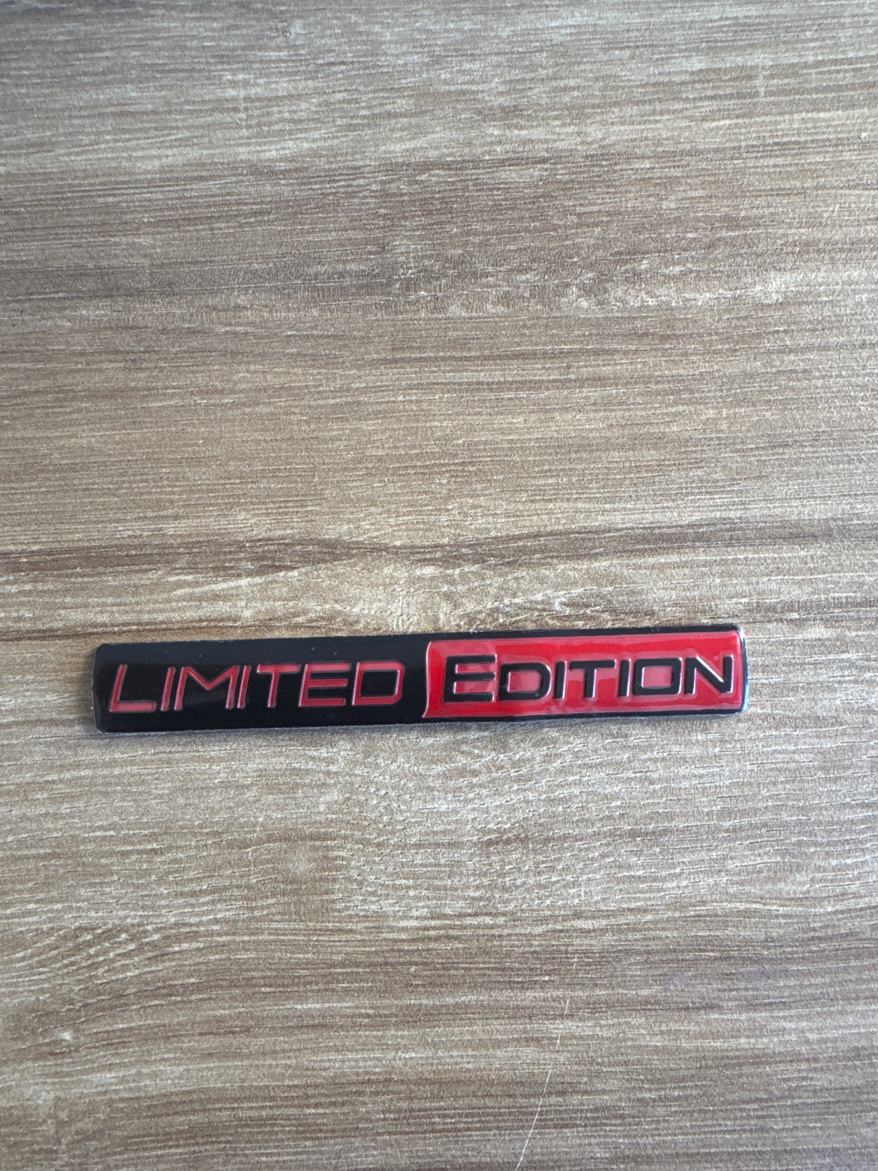 Limited edition Black/Red αυτοκόλλητο